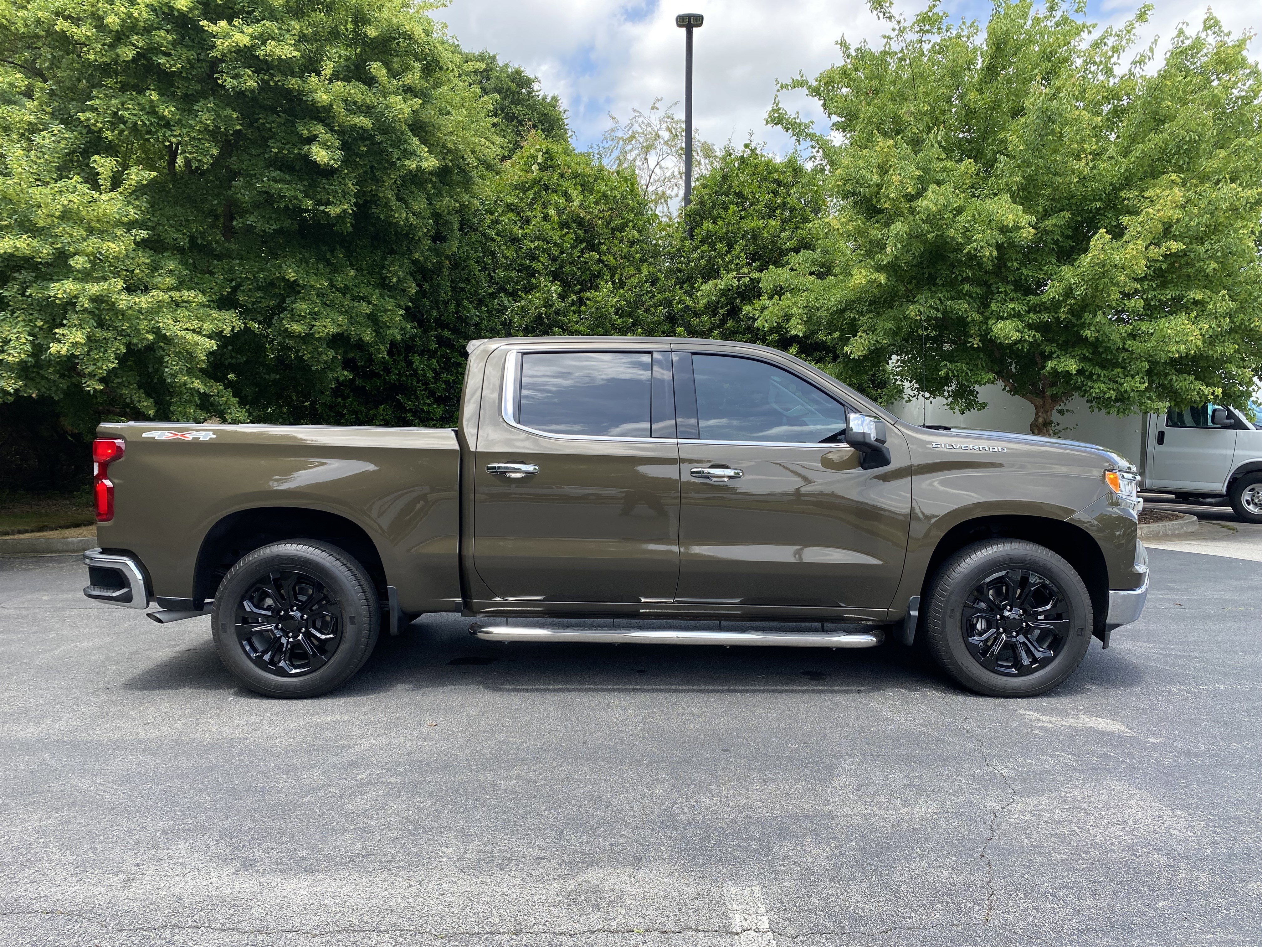 Used 2023 Chevrolet Silverado 1500 LTZ AWD/4WD image 10