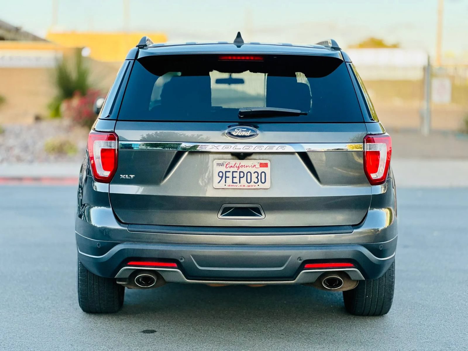 Used 2018 Ford Explorer XLT FWD image 4