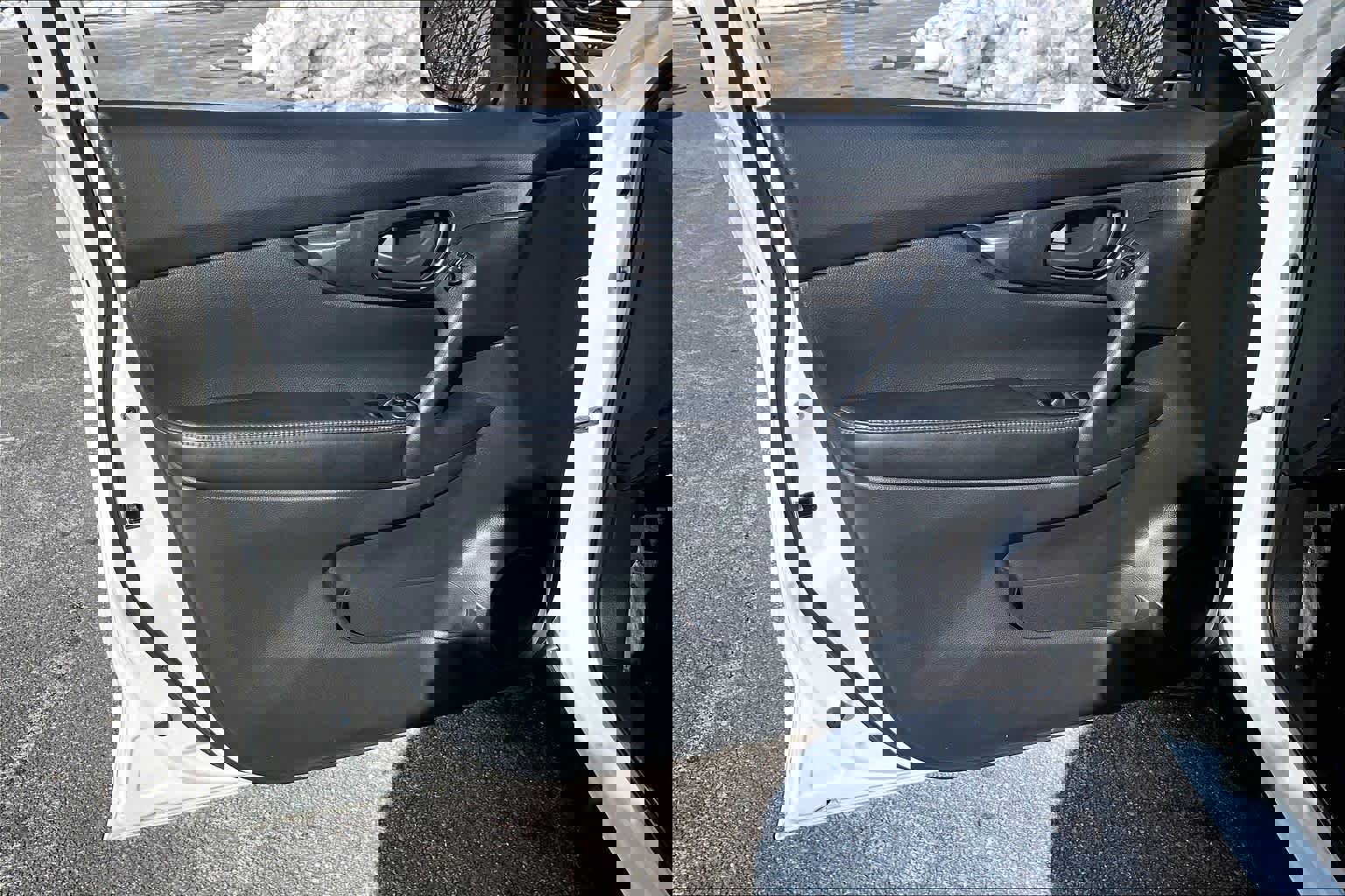 Used 2019 Nissan Rogue S image 63