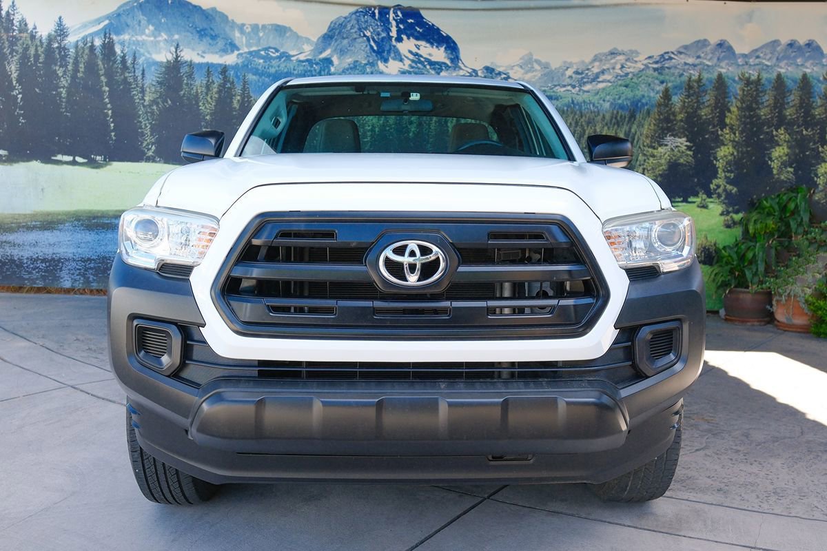 Used 2017 Toyota Tacoma SR RWD image 2