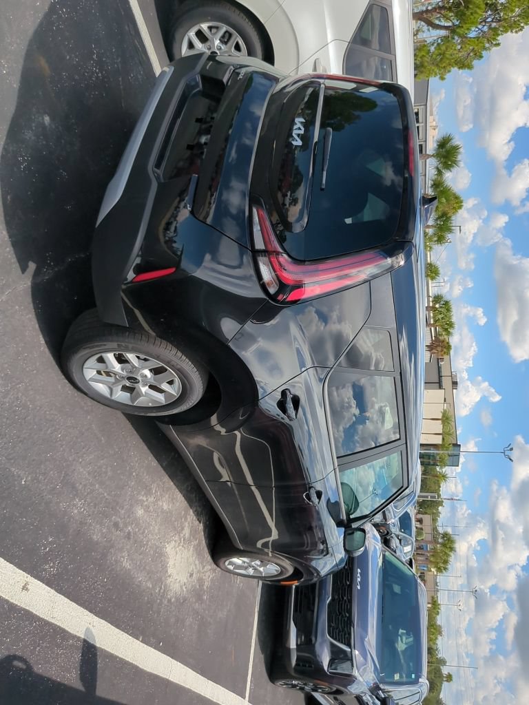 Certified 2025 Kia Soul LX w/ LX Technology Package FWD image 9