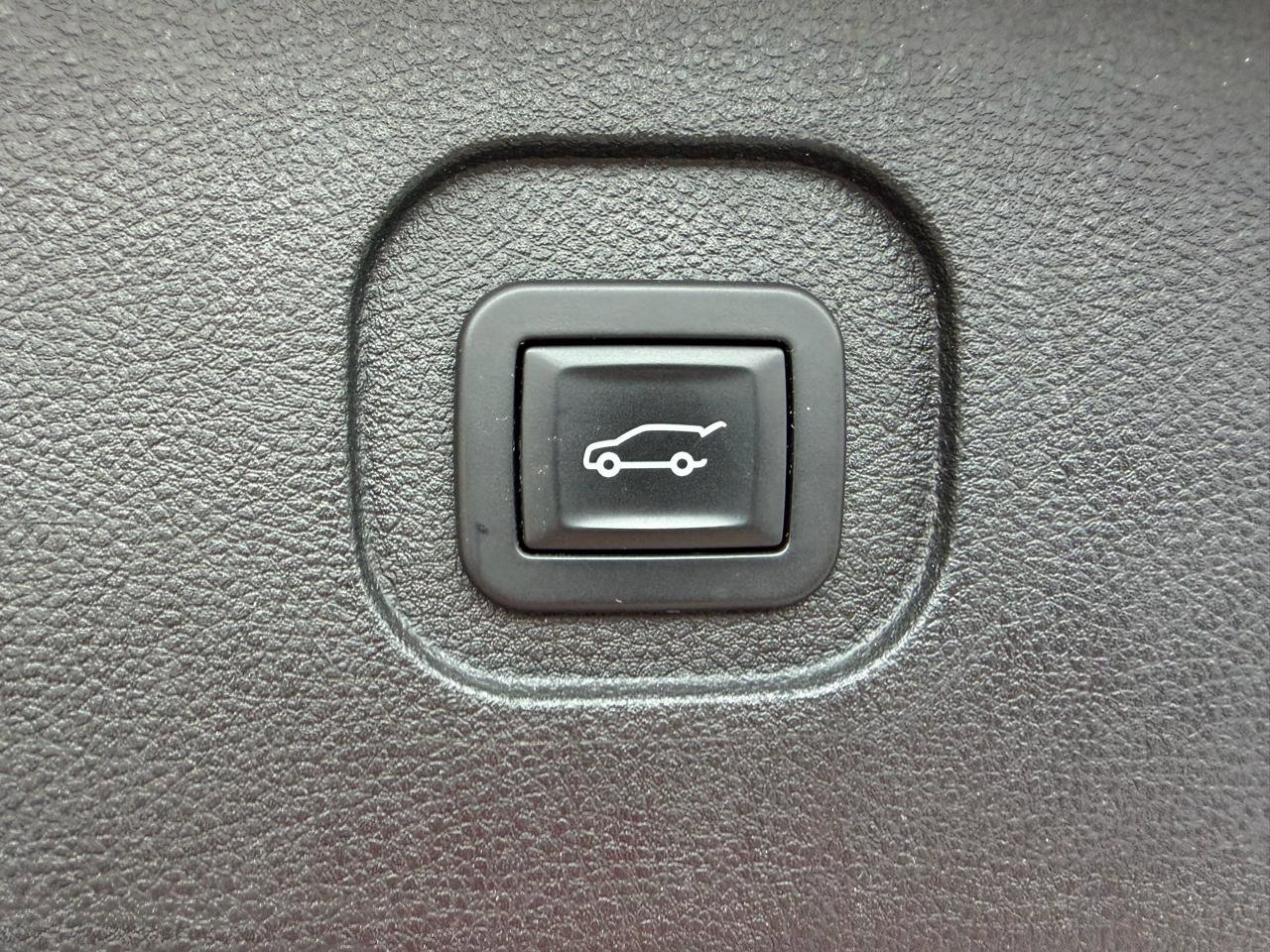 Used 2016 Chevrolet Equinox LTZ w/ Enhanced Convenience Package FWD image 7