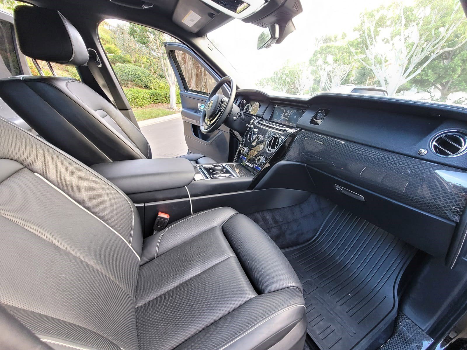Used 2021 Rolls-Royce Cullinan Black Badge AWD/4WD image 15