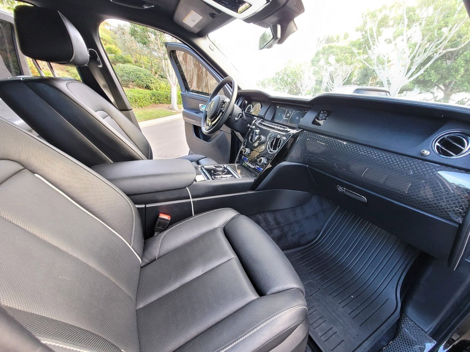 Used 2021 Rolls-Royce Cullinan Black Badge image 15