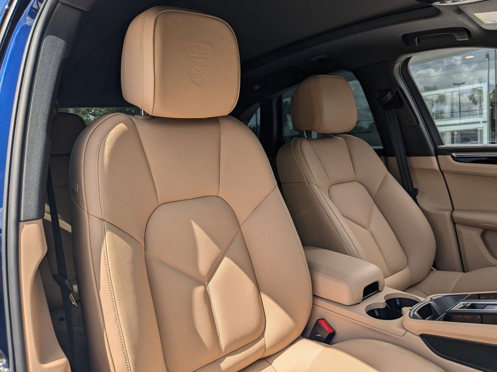 Certified 2025 Porsche Macan AWD/4WD image 26