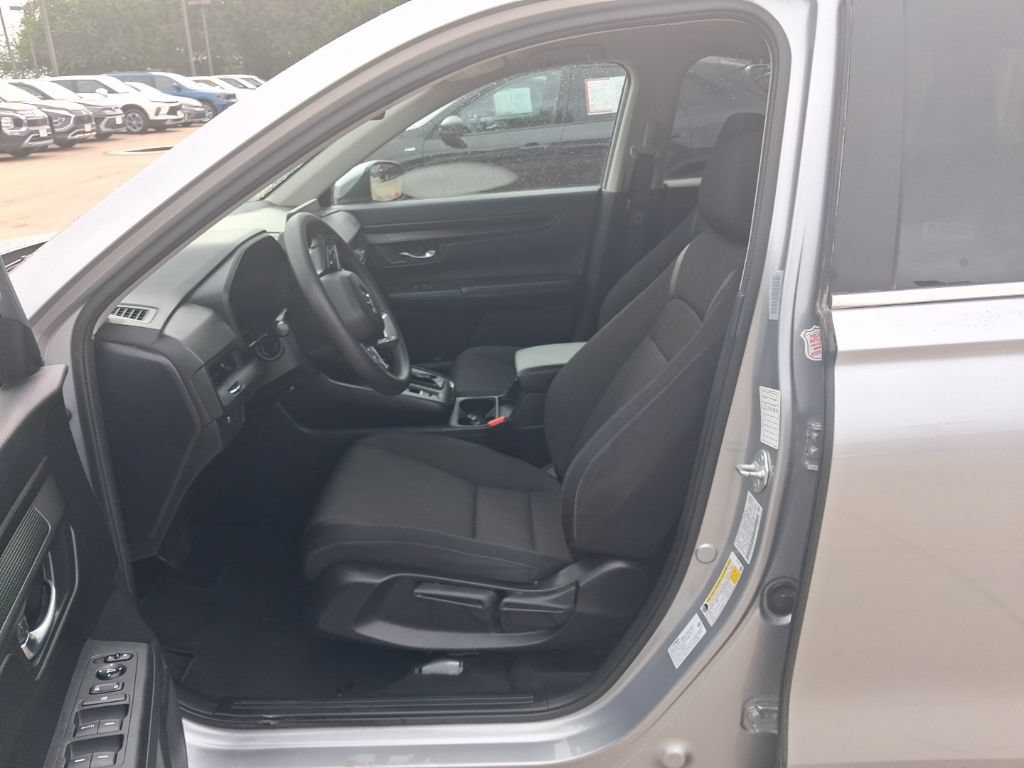 Used 2025 Honda CR-V LX image 4