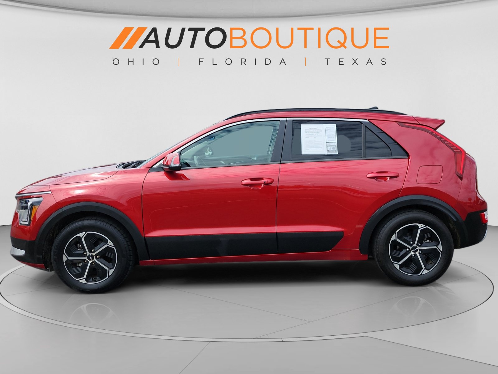 Used 2023 Kia Niro EX FWD image 2