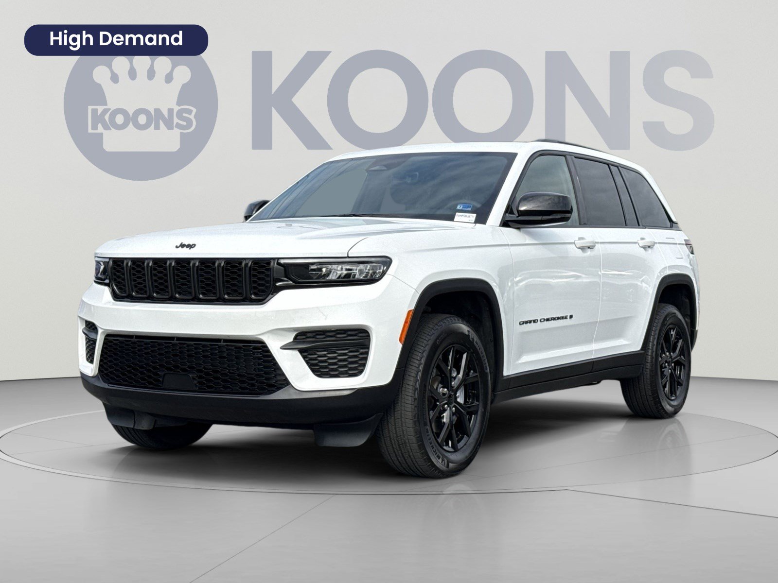 Used 2025 Jeep Grand Cherokee Altitude AWD/4WD image 1