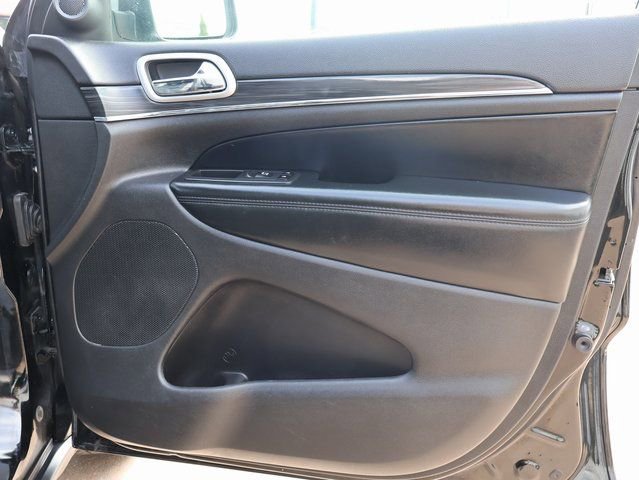 Used 2020 Jeep Grand Cherokee Limited image 11