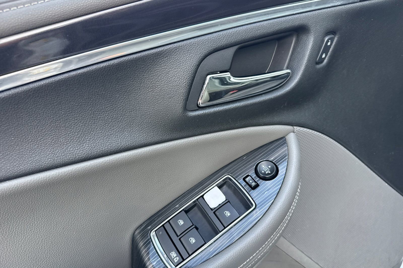 Used 2017 Chevrolet Impala LT image 12