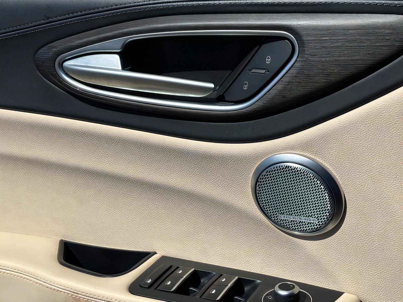 Used 2023 Alfa Romeo Giulia w/ Quick Order Package 22Z Lusso image 26