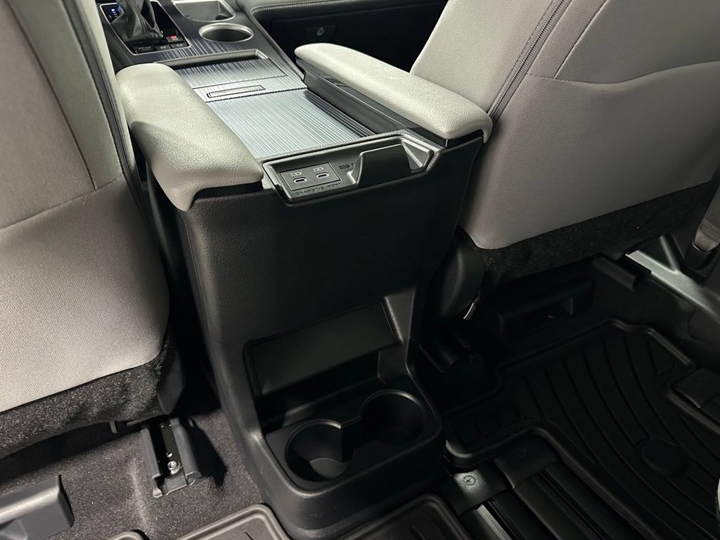 Used 2025 Toyota Sienna LE FWD image 44