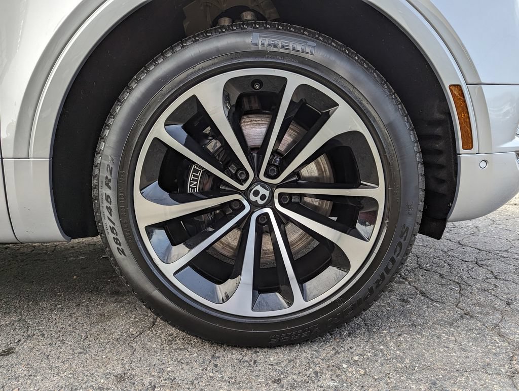 Used 2018 Bentley Bentayga AWD/4WD image 54