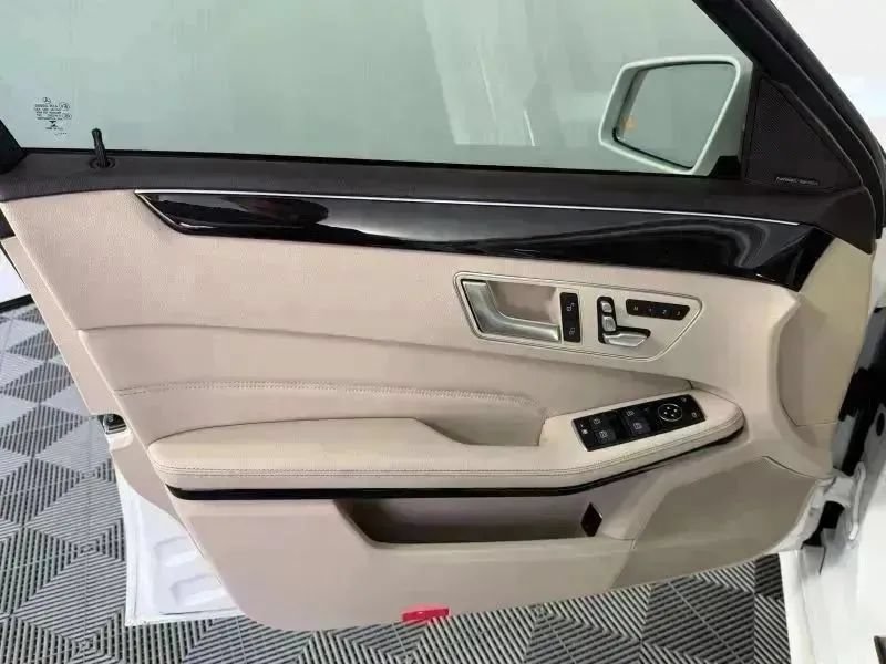 Used 2014 Mercedes-Benz E 250 BlueTEC 4MATIC Sedan image 22