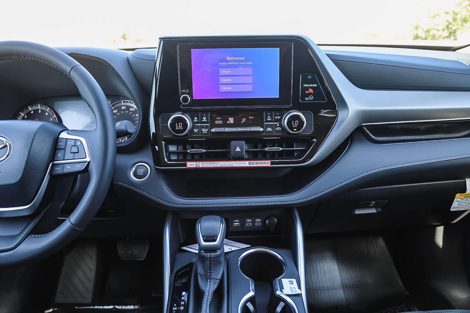 New 2025 Toyota Highlander LE image 14