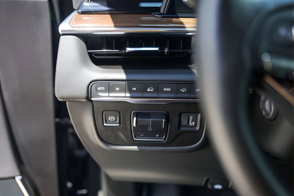 Certified 2024 Cadillac Escalade Sport Platinum w/ LPO, Floor Liner Package AWD/4WD image 15
