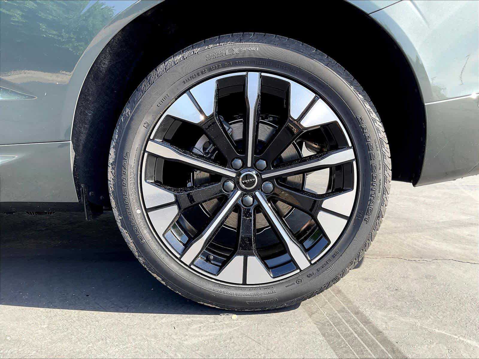 New 2026 Volvo XC60 B5 Plus w/ Protection Package Premier AWD/4WD image 14