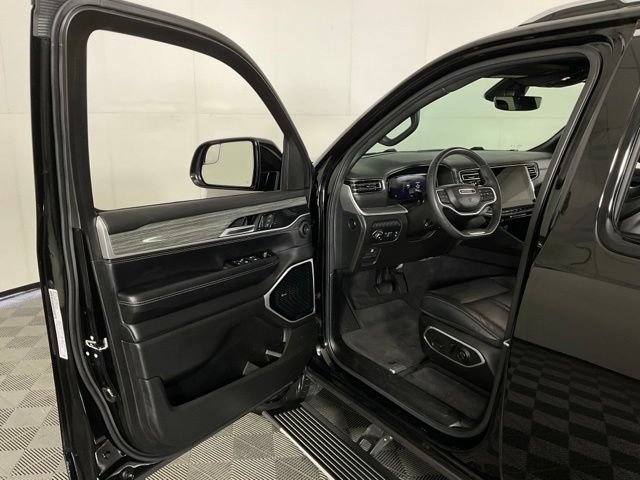 Used 2022 Jeep Wagoneer Series III w/ Premium Group I AWD/4WD image 25