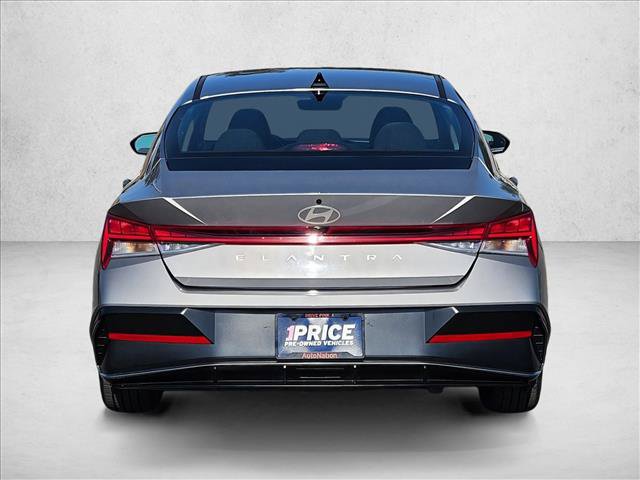 Used 2025 Hyundai Elantra SEL FWD image 7