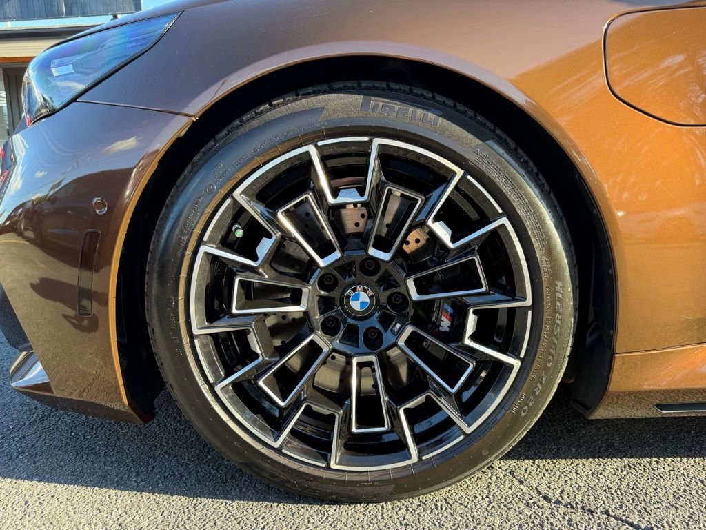 Used 2025 BMW M5 w/ Carbon Package image 8