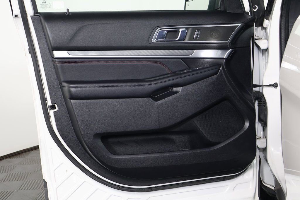 Used 2018 Ford Explorer Sport image 13