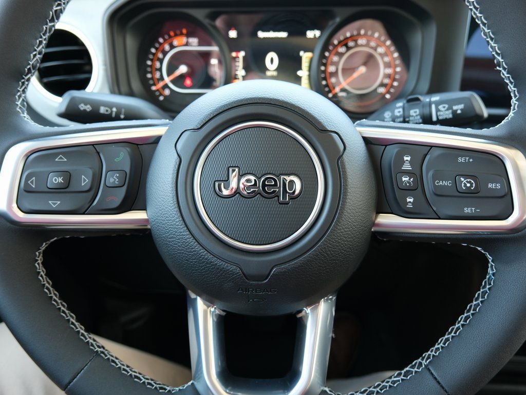 New 2025 Jeep Wrangler Unlimited Sahara AWD/4WD image 17