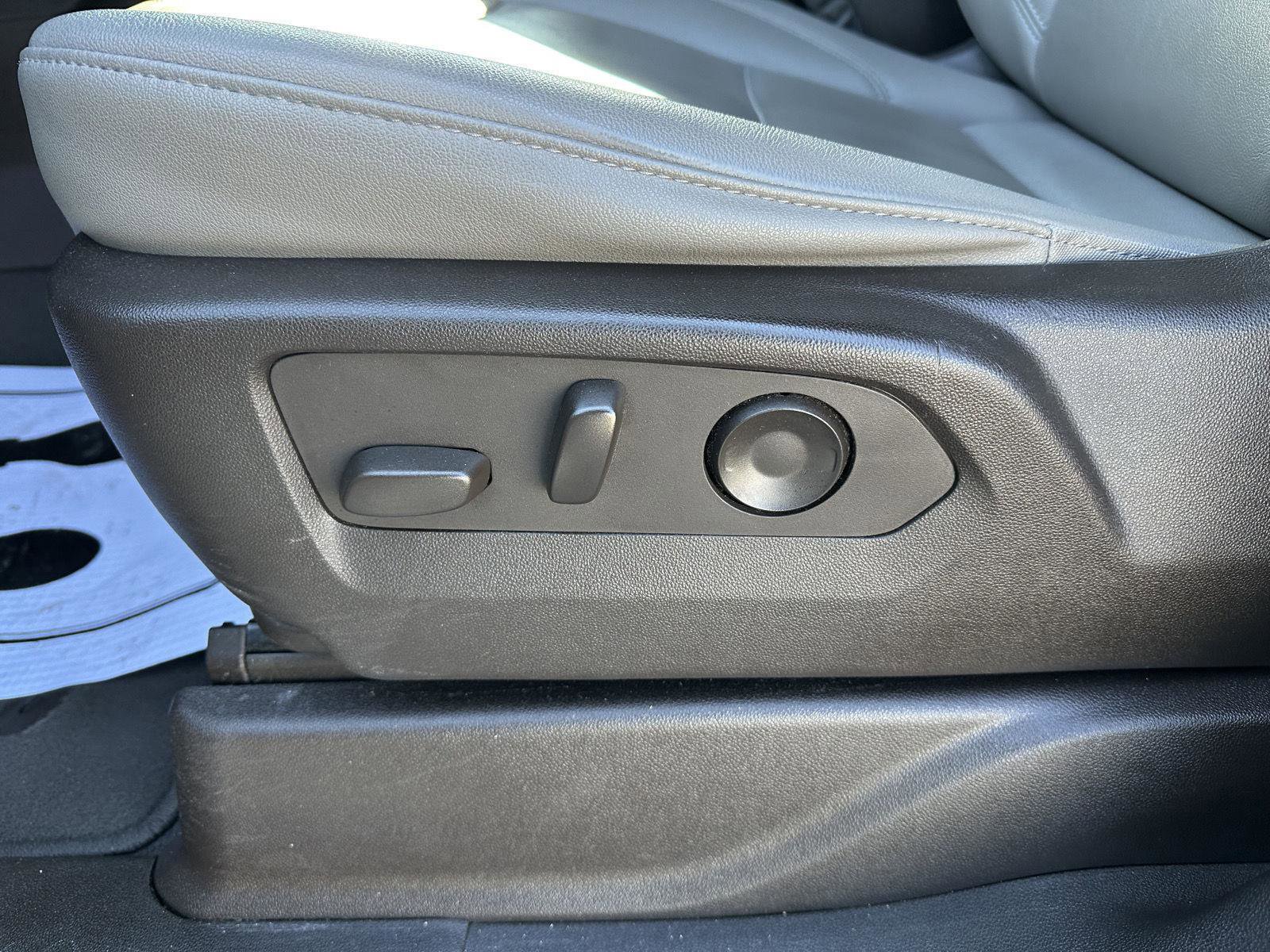 Used 2023 Chevrolet Tahoe Z71 w/ Luxury Package AWD/4WD image 20