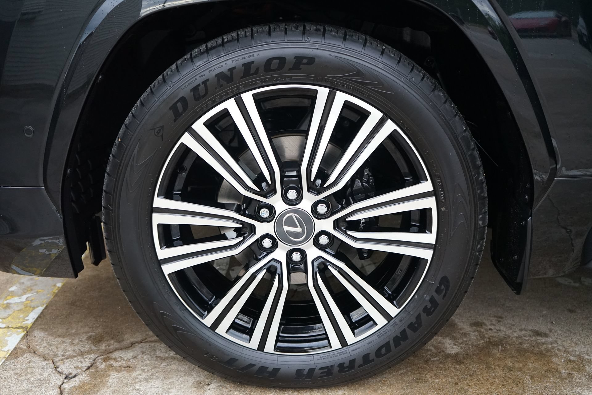 Used 2026 Lexus LX 700h Luxury AWD/4WD image 38