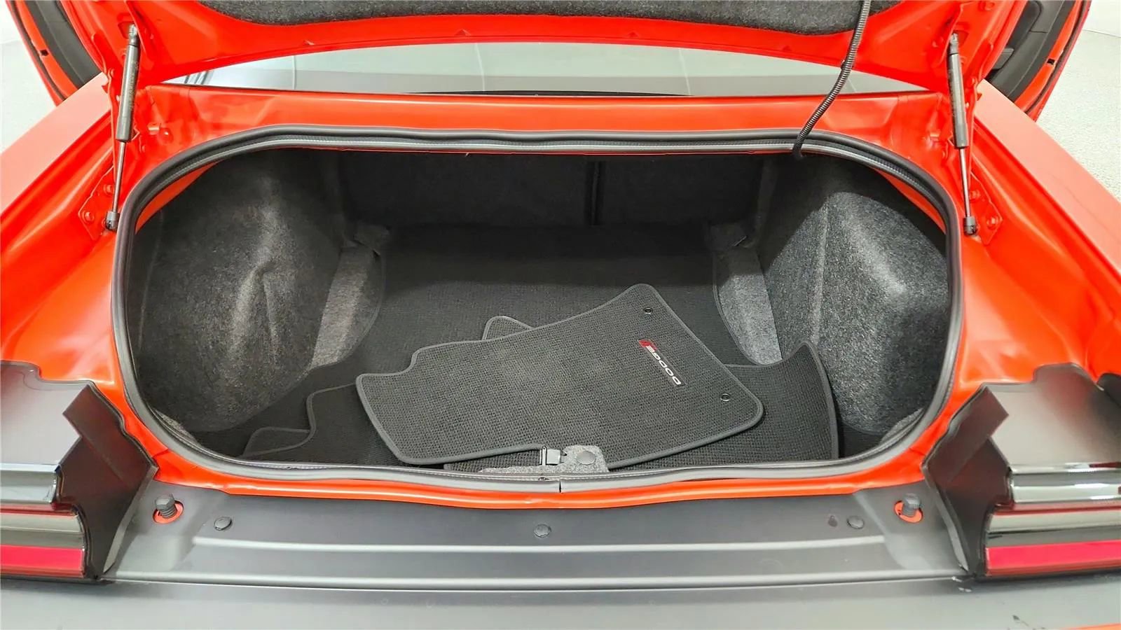 Used 2023 Dodge Challenger R/T w/ Plus Package image 19