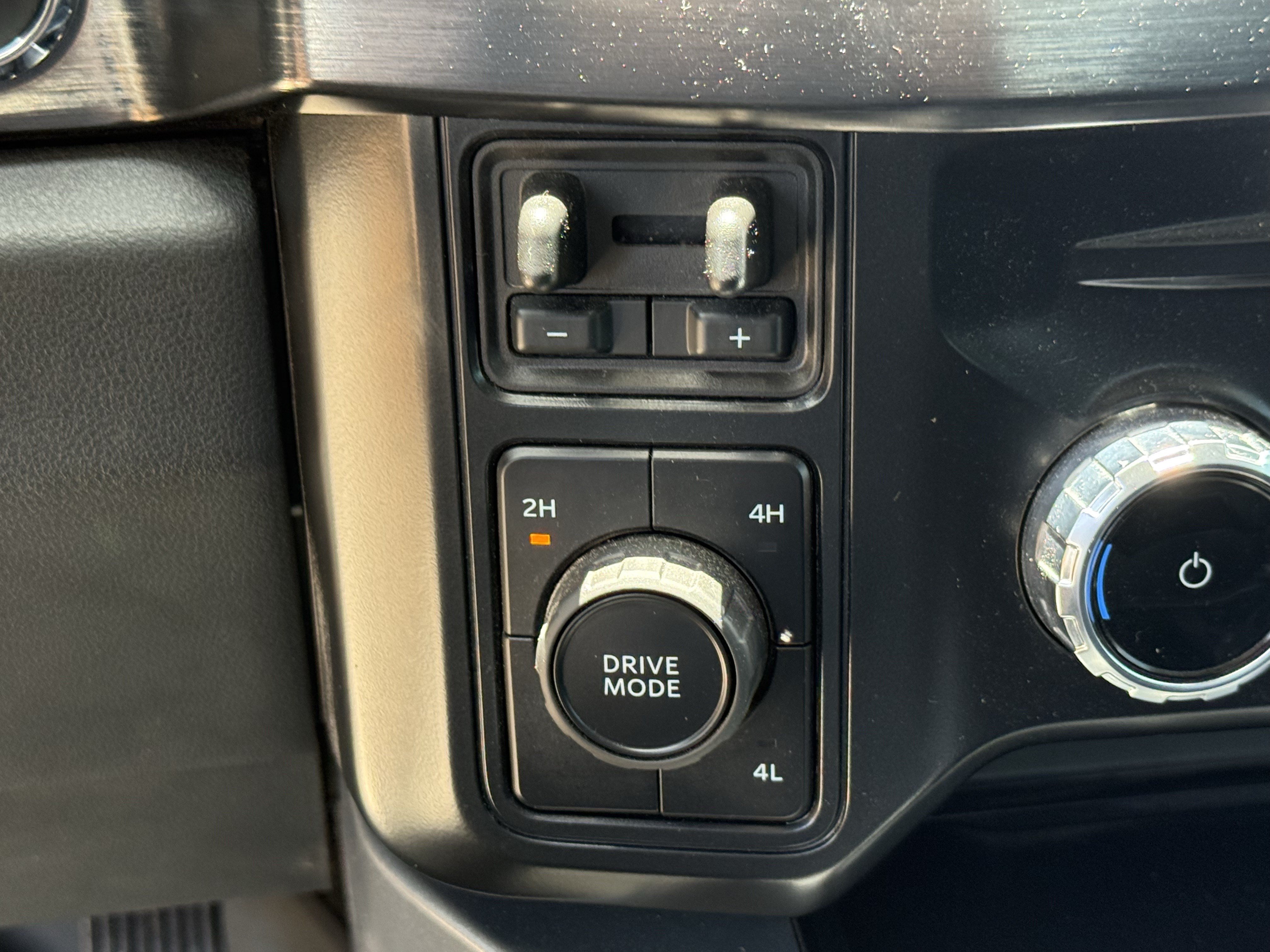 Used 2025 Ford F250 Lariat AWD/4WD image 24