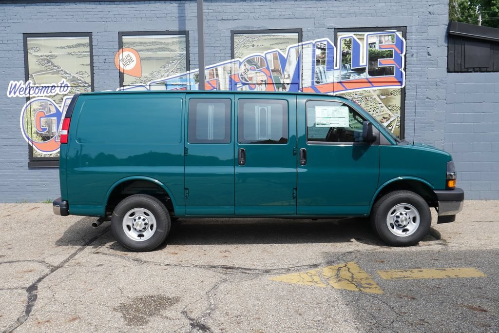 New 2026 Chevrolet Express 3500 w/ Driver Convenience Package RWD image 25