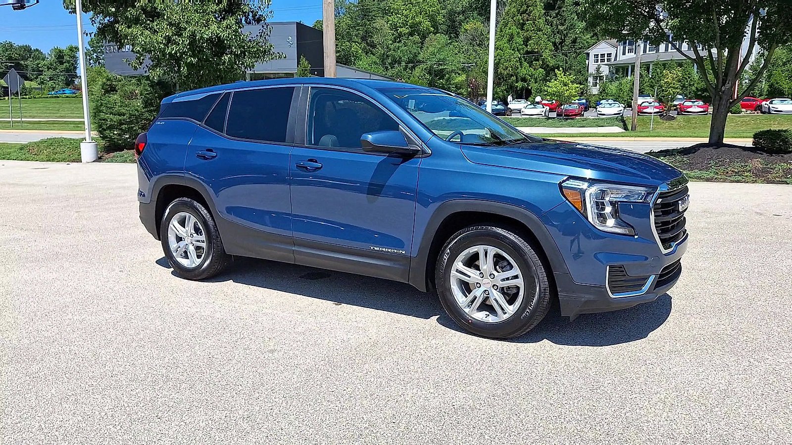 Certified 2024 GMC Terrain SLE FWD image 2