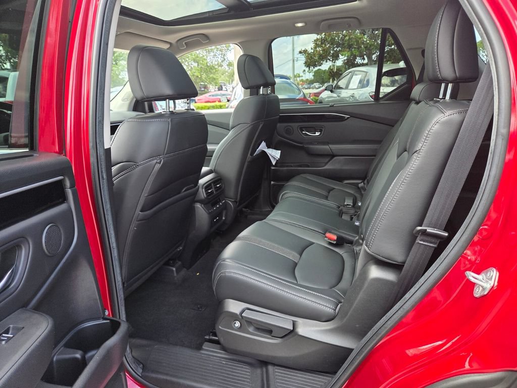 Certified 2025 Honda Pilot Touring image 11