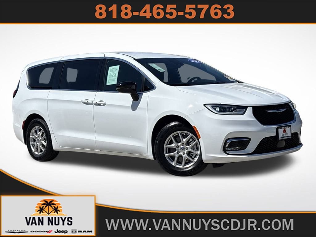 Used 2024 Chrysler Pacifica Touring