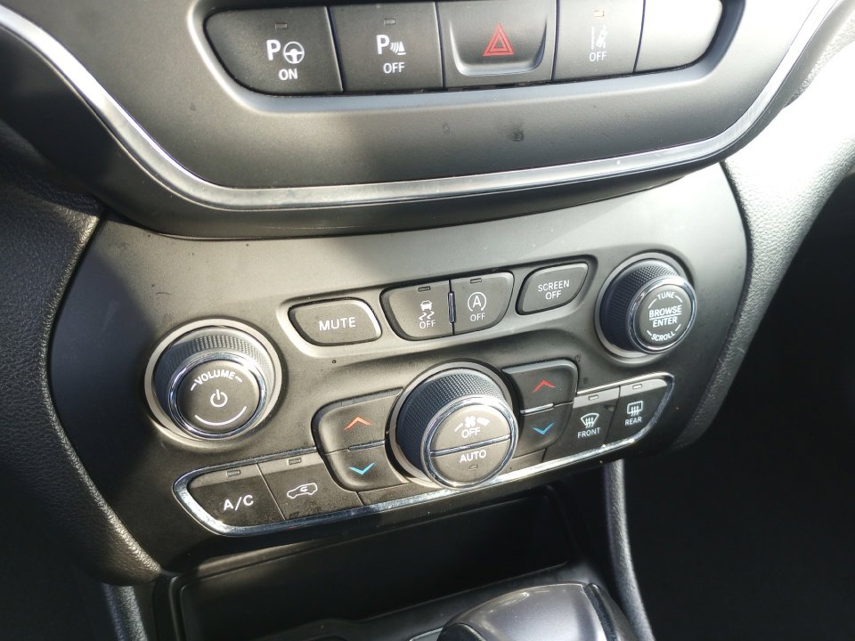 Used 2023 Jeep Cherokee Altitude Lux AWD/4WD image 18