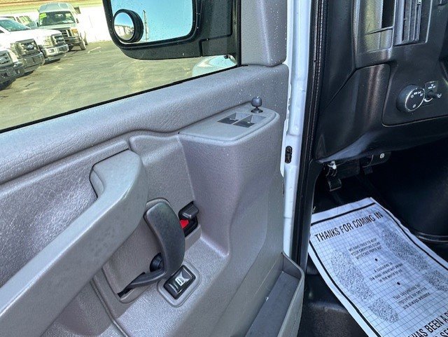 Used 2017 Chevrolet Express 2500 RWD image 20