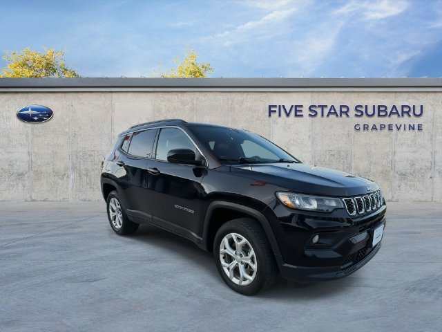 Used 2024 Jeep Compass Latitude AWD/4WD image 2
