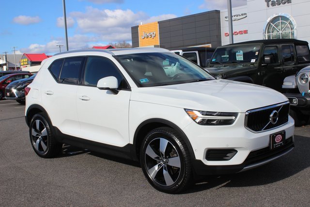 Used 2019 Volvo XC40 T5 Momentum