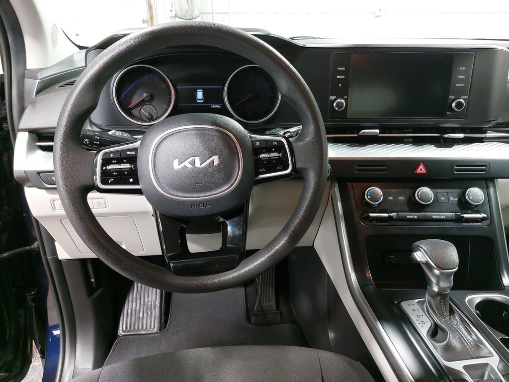Used 2023 Kia Carnival LX image 15
