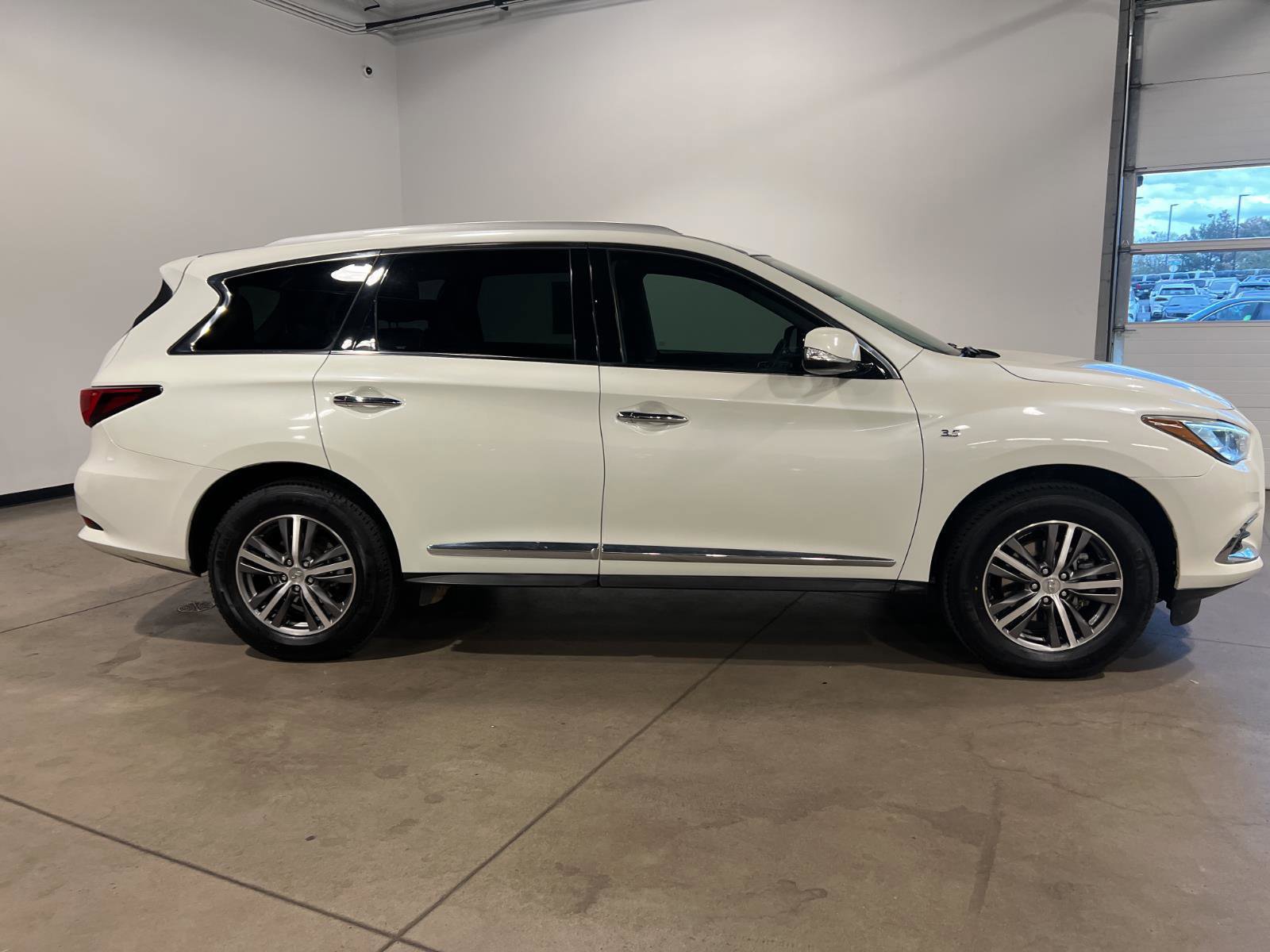 Used 2020 INFINITI QX60 Luxe AWD/4WD image 2