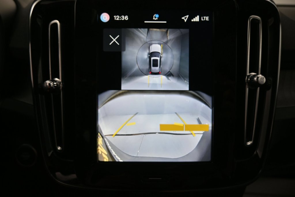 Used 2026 Volvo XC40 B5 Plus AWD/4WD image 18