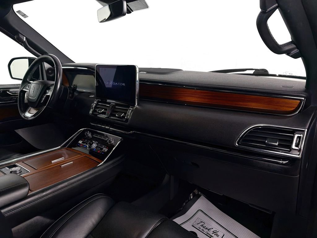 Used 2019 Lincoln Navigator Reserve image 32