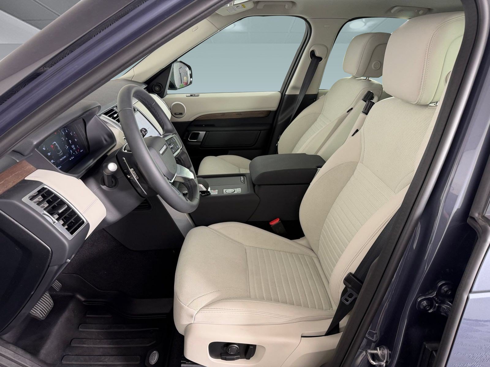 Used 2026 Land Rover Discovery S AWD/4WD image 5
