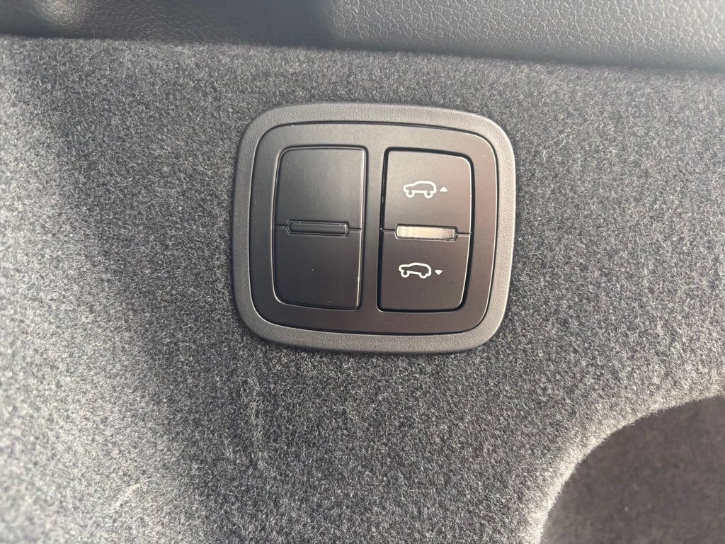 Certified 2023 Porsche Macan AWD/4WD image 15