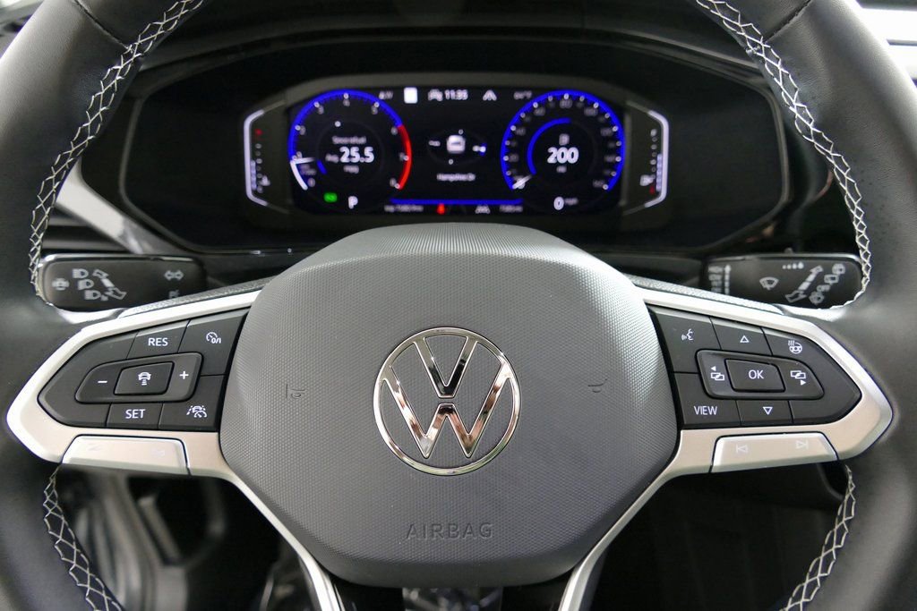 Used 2024 Volkswagen Taos SEL image 15