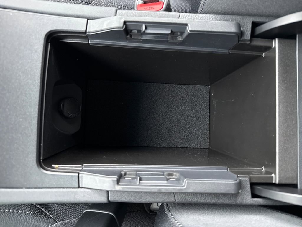 Used 2023 Toyota Venza LE image 25