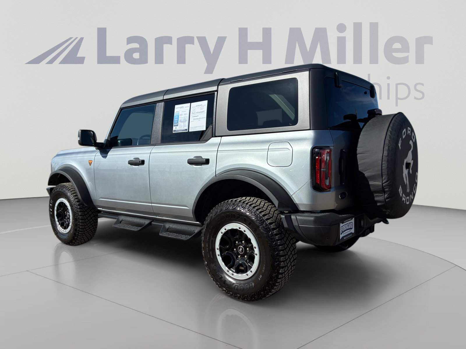 Used 2023 Ford Bronco Badlands AWD/4WD image 3