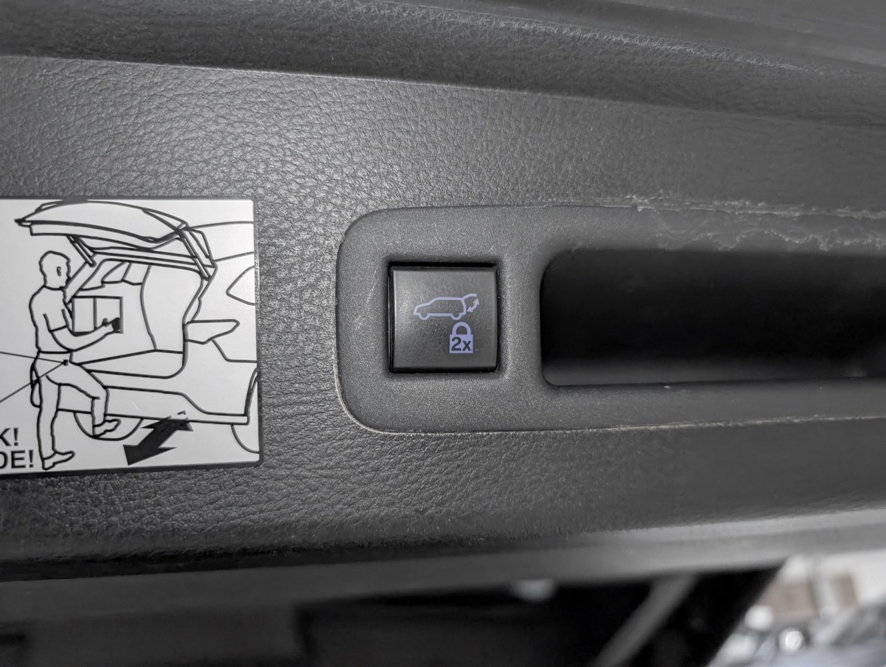 Used 2021 Toyota Sienna XLE w/ XLE Plus Package FWD image 24