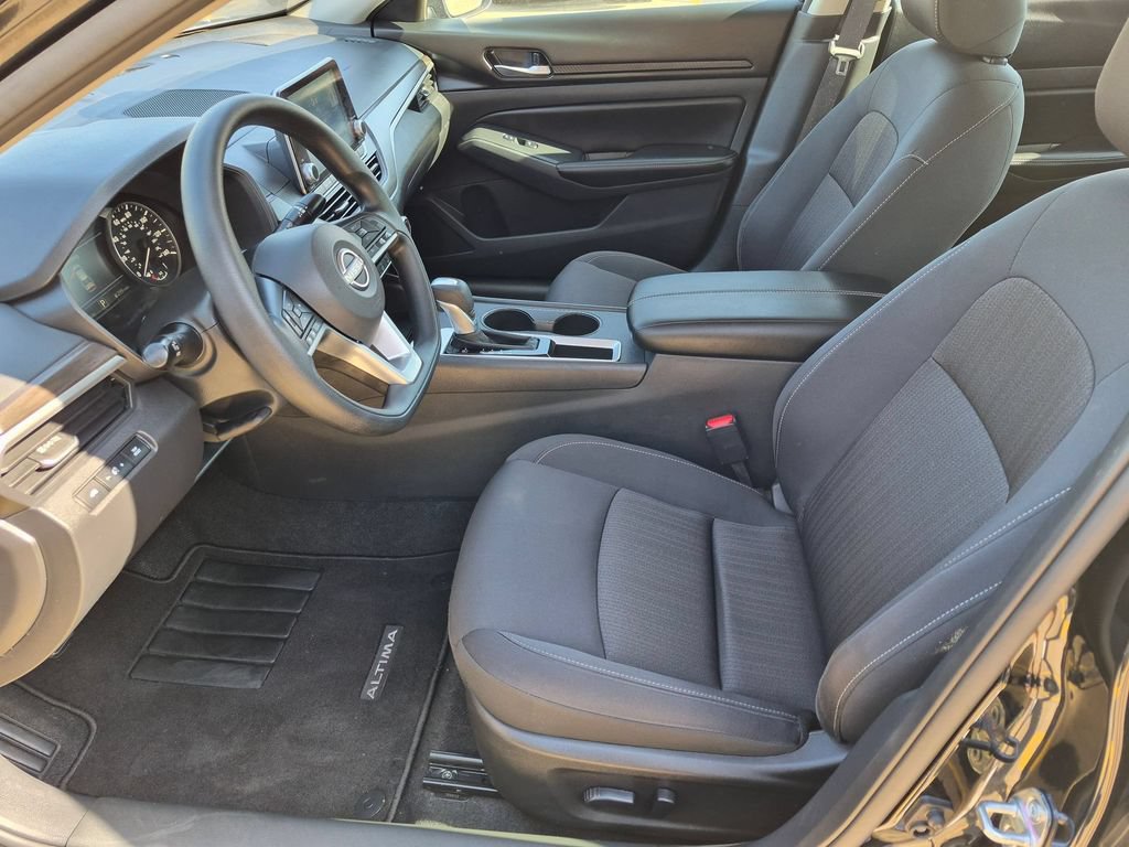 Used 2025 Nissan Altima 2.5 SV FWD image 24