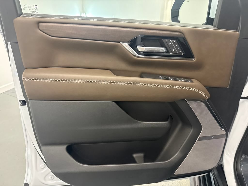 New 2026 GMC Yukon XL Denali Ultimate w/ LPO, Floor Liner Package AWD/4WD image 12